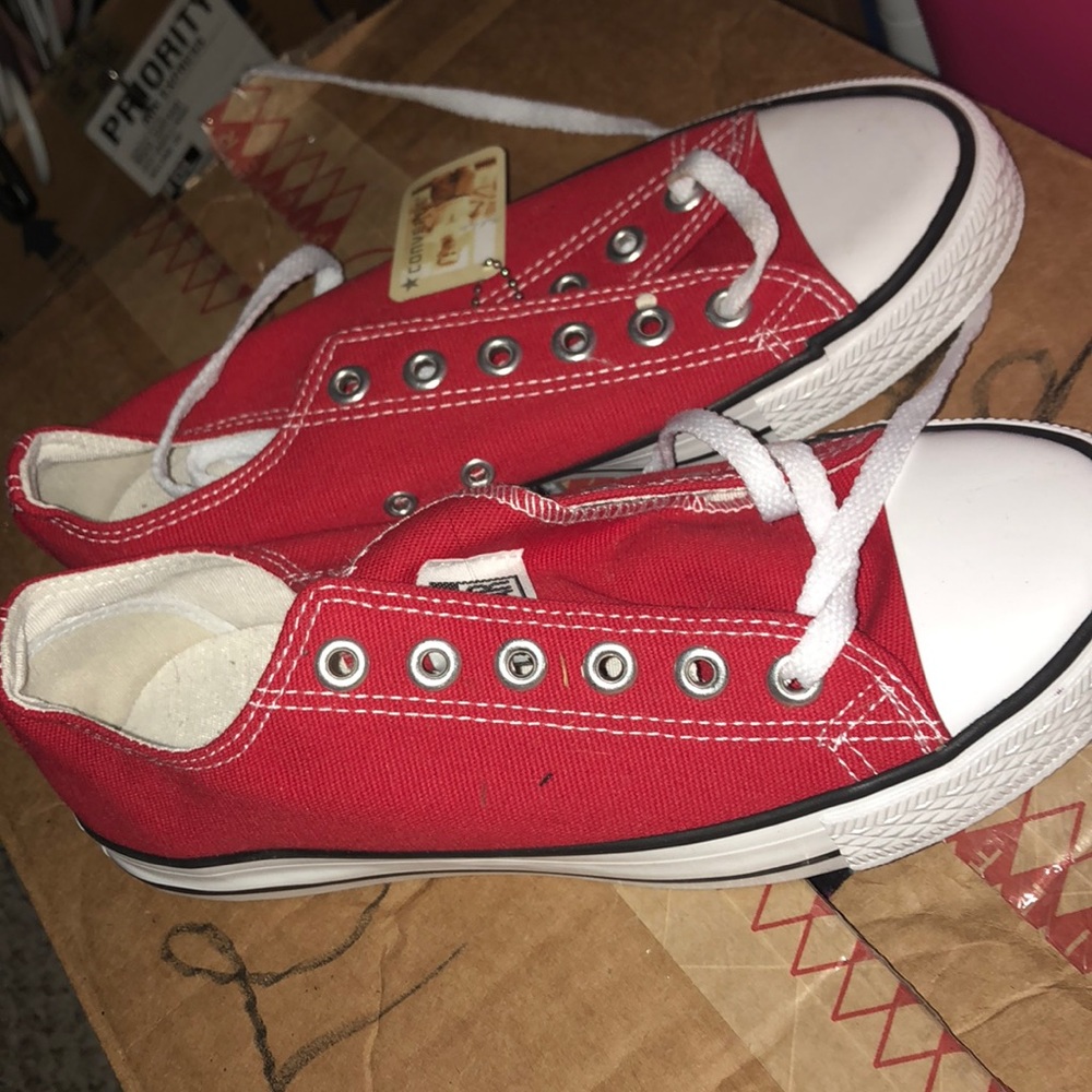 Red converse - Picture 4 of 6